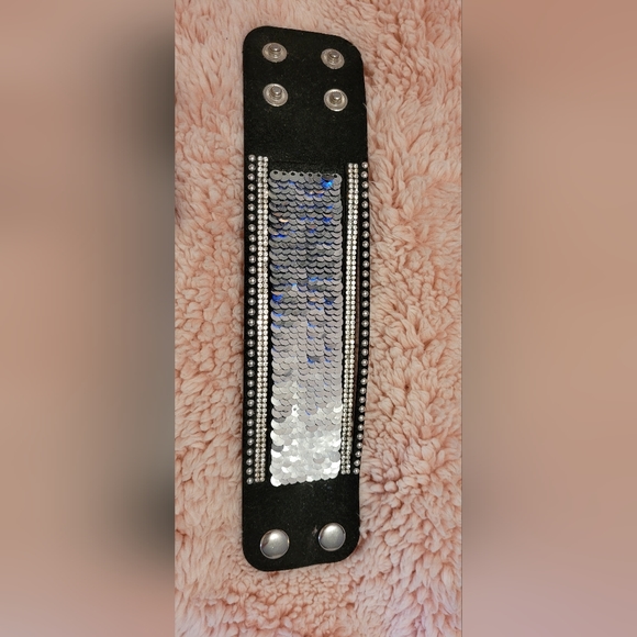 Paparazzi - Picture 3 of 6